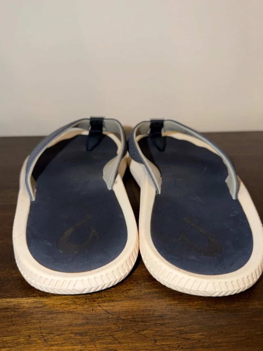 OluKai Ulele Men's Beach Sandals Size 12 Navy White
